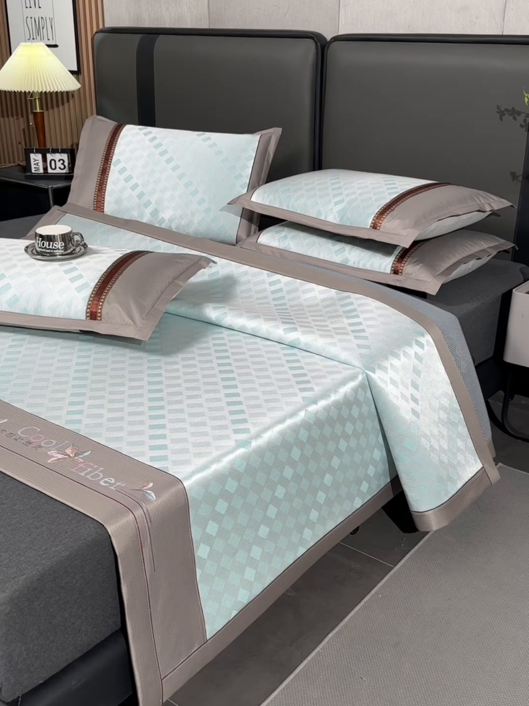 91家纺网 家纺一手货源 找家纺 小牛席业 2026新款超精密冰丝席席子-矩阵方格系列 超精密凉感冰丝席系列（矩阵方格浅绿）