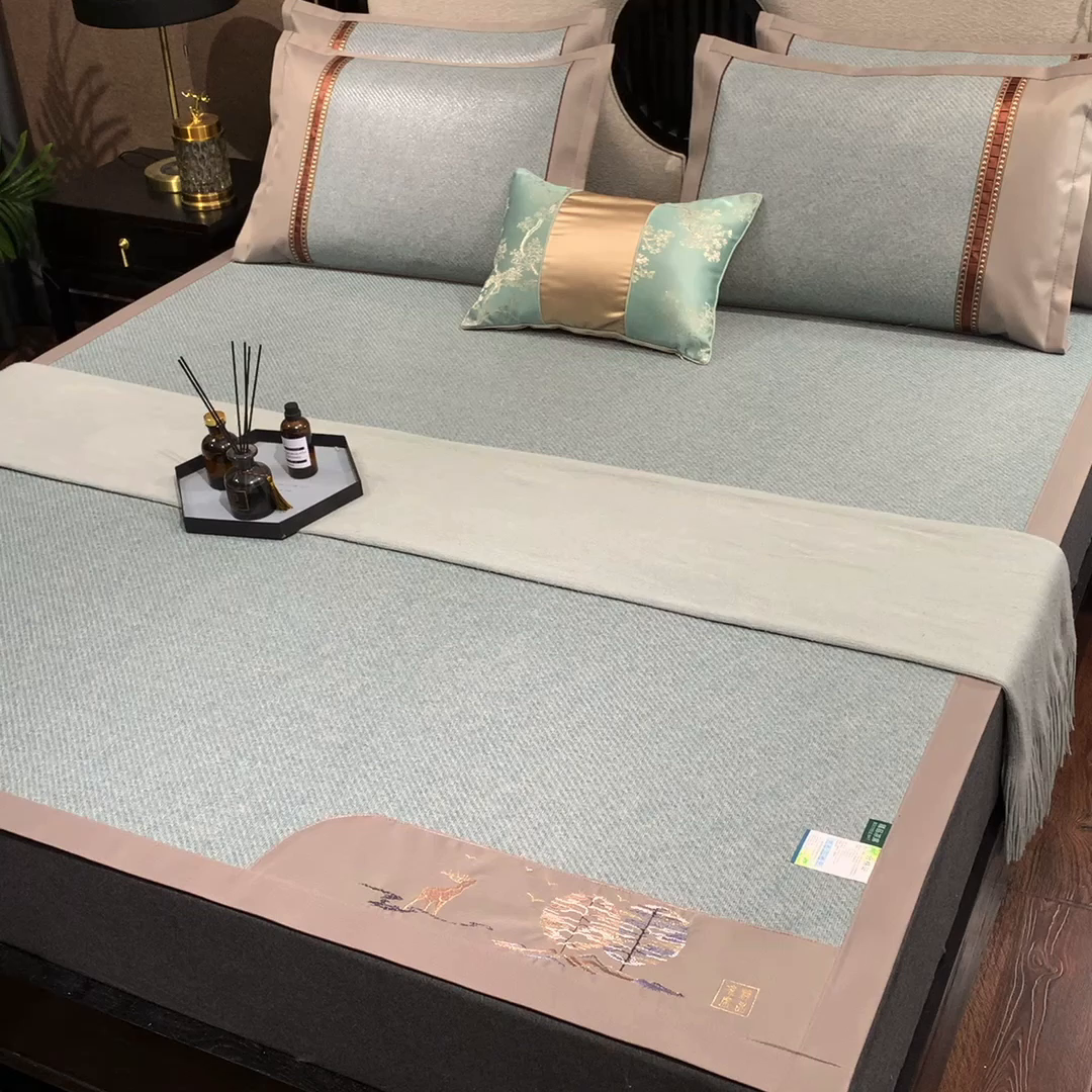 91家纺网 家纺一手货源 找家纺 （总）小牛席业 2026新款丛林小鹿绣花清凉-双面席系列