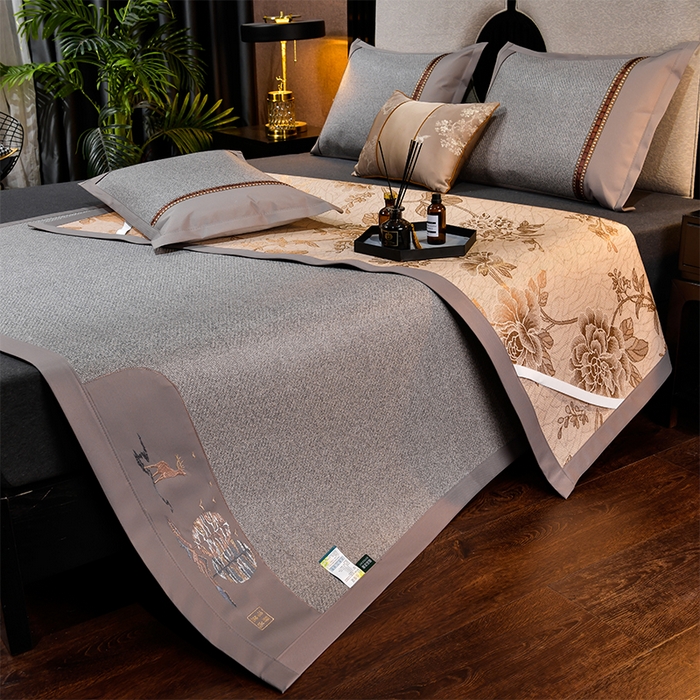 91家纺网 家纺一手货源 找家纺 小牛席业 2026新款丛林小鹿绣花清凉-双面席系列 丛林小鹿-绣花清凉席（灰色）