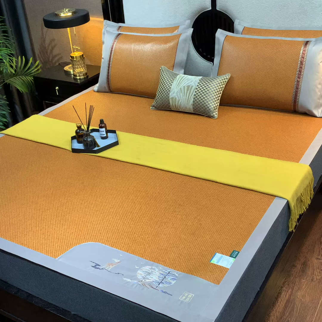 91家纺网 家纺一手货源 找家纺 小牛席业 2026新款丛林小鹿绣花清凉-双面席系列 丛林小鹿-绣花清凉席（红棕）