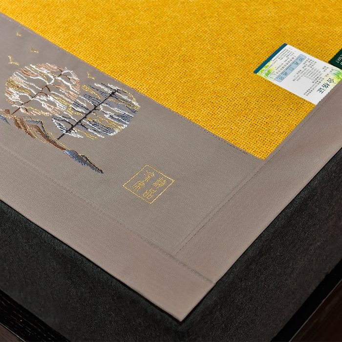 91家纺网 家纺一手货源 找家纺 小牛席业 2026新款丛林小鹿绣花清凉-双面席系列 丛林小鹿-绣花清凉席（黄藤）