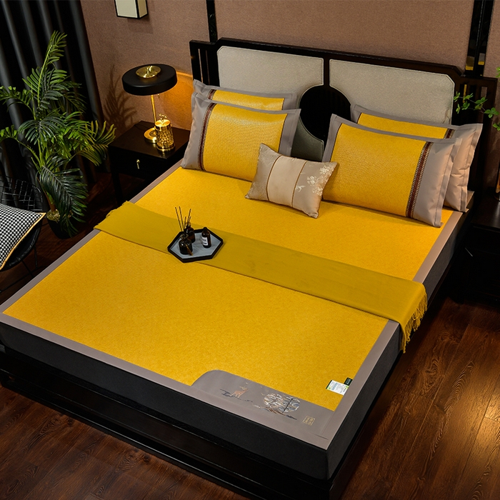 91家纺网 家纺一手货源 找家纺 小牛席业 2026新款丛林小鹿绣花清凉-双面席系列 丛林小鹿-绣花清凉席（黄藤）