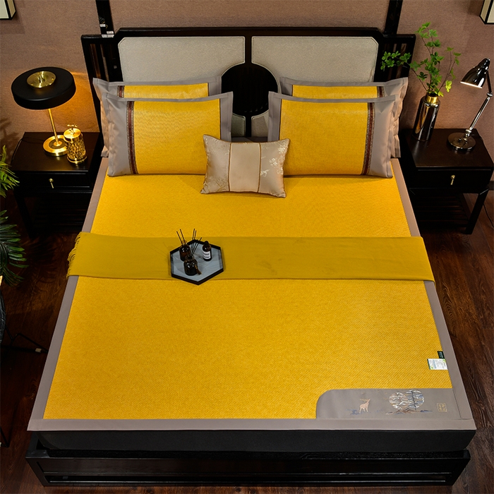 91家纺网 家纺一手货源 找家纺 小牛席业 2026新款丛林小鹿绣花清凉-双面席系列 丛林小鹿-绣花清凉席（黄藤）