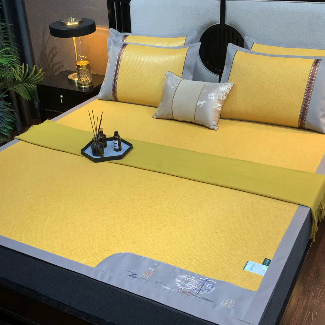 91家纺网 家纺一手货源 找家纺 小牛席业 2026新款丛林小鹿绣花清凉-双面席系列 丛林小鹿-绣花清凉席（黄藤）