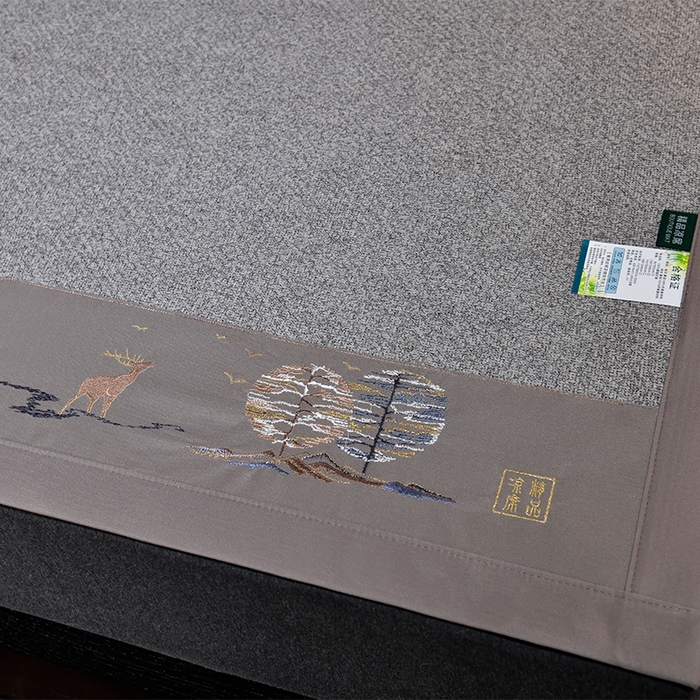 91家纺网 家纺一手货源 找家纺 小牛席业 2026新款丛林小鹿绣花清凉-双面席系列 丛林小鹿-绣花清凉席（灰色）