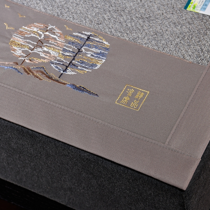 91家纺网 家纺一手货源 找家纺 小牛席业 2026新款丛林小鹿绣花清凉-双面席系列 丛林小鹿-绣花清凉席（灰色）