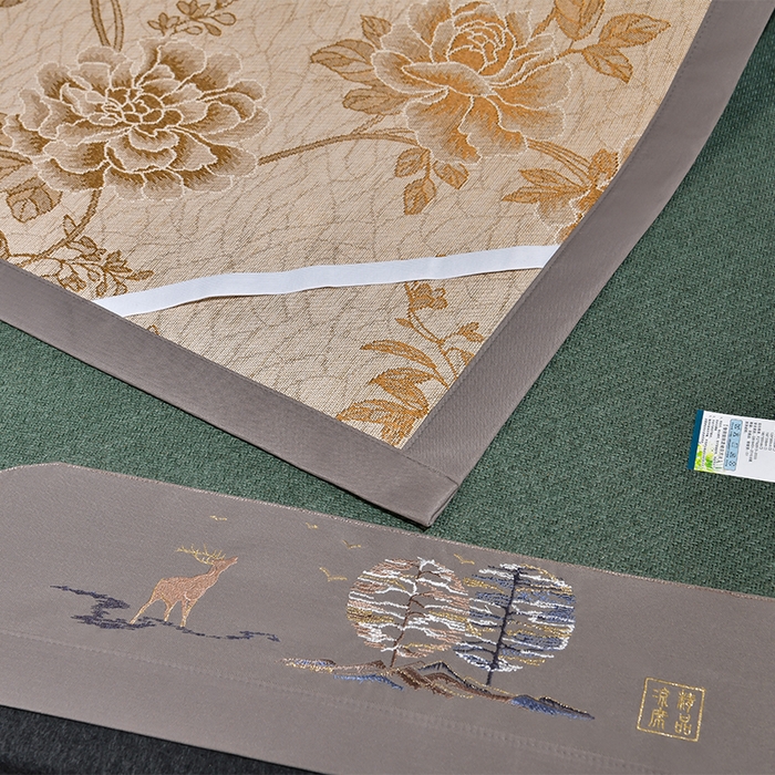 91家纺网 家纺一手货源 找家纺 小牛席业 2026新款丛林小鹿绣花清凉-双面席系列 丛林小鹿-绣花清凉席（墨绿）