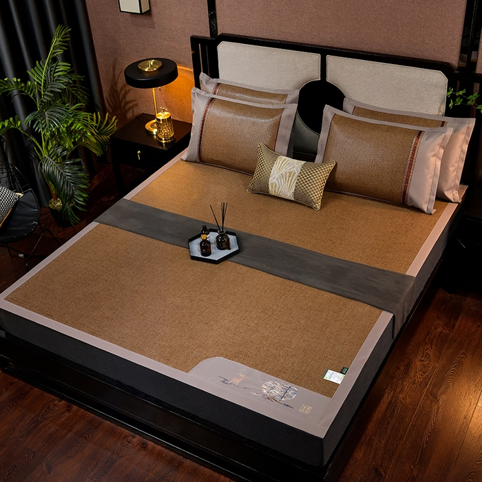 91家纺网 家纺一手货源 找家纺 小牛席业 2026新款丛林小鹿绣花清凉-双面席系列 丛林小鹿-绣花清凉席（浅咖）