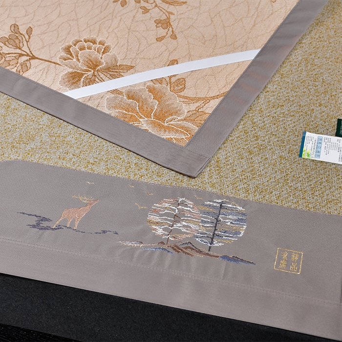 91家纺网 家纺一手货源 找家纺 小牛席业 2026新款丛林小鹿绣花清凉-双面席系列 丛林小鹿-绣花清凉席（亚麻）