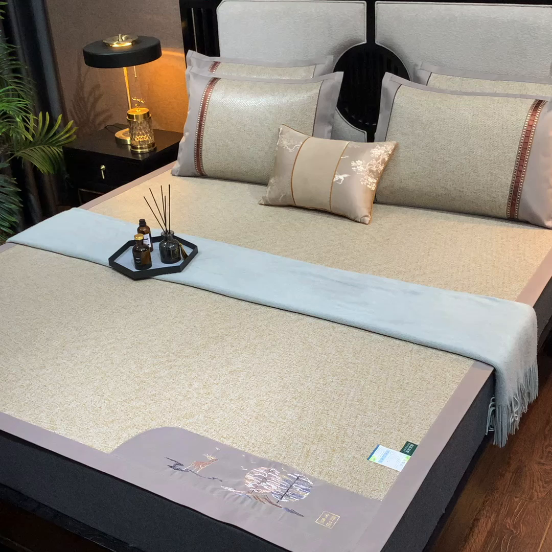 91家纺网 家纺一手货源 找家纺 小牛席业 2026新款丛林小鹿绣花清凉-双面席系列 丛林小鹿-绣花清凉席（亚麻）