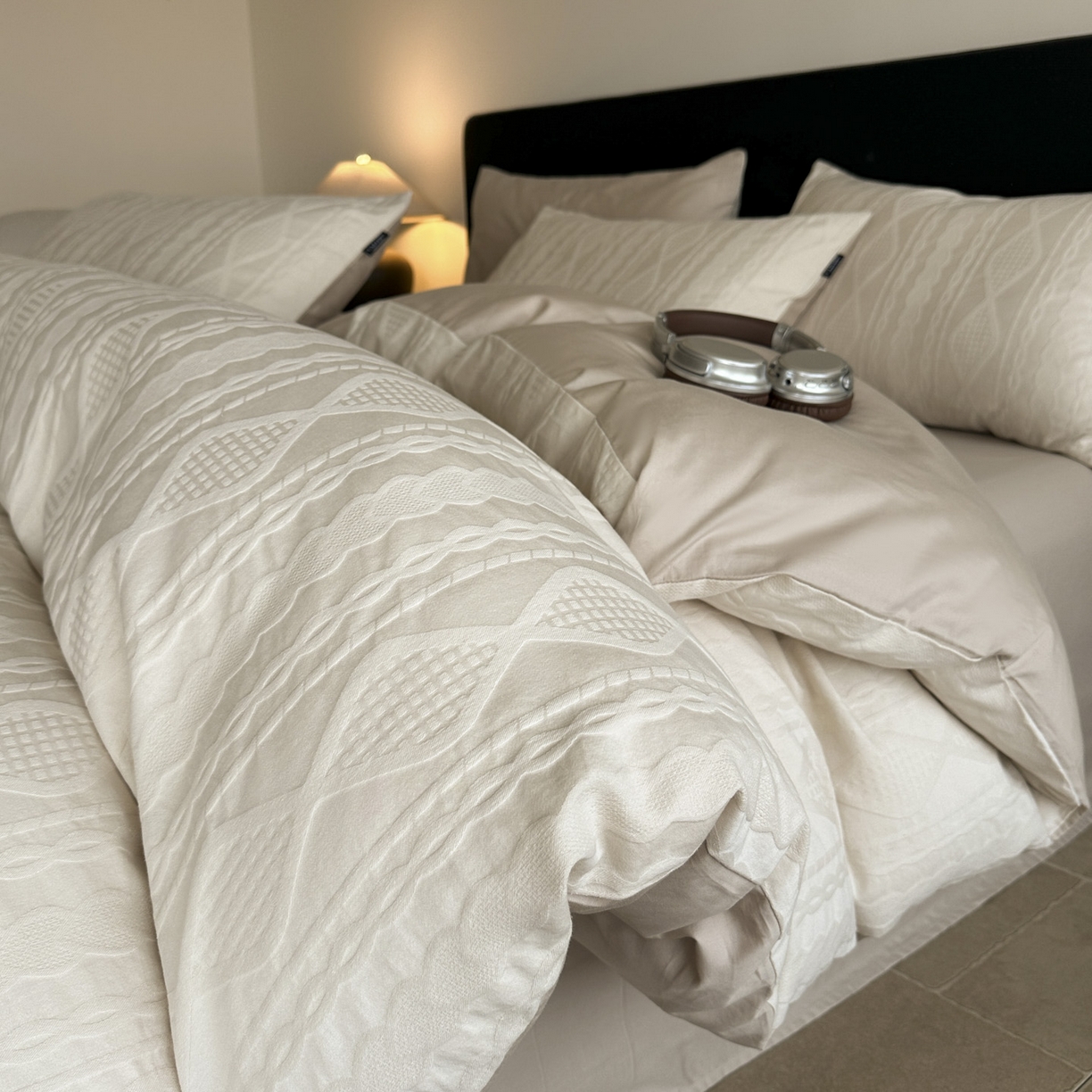 91家纺网 家纺一手货源 找家纺 宜代光年 2026年新款全棉纯棉厚织提花四件套系列（第一批花型） 阳光少年-奶白