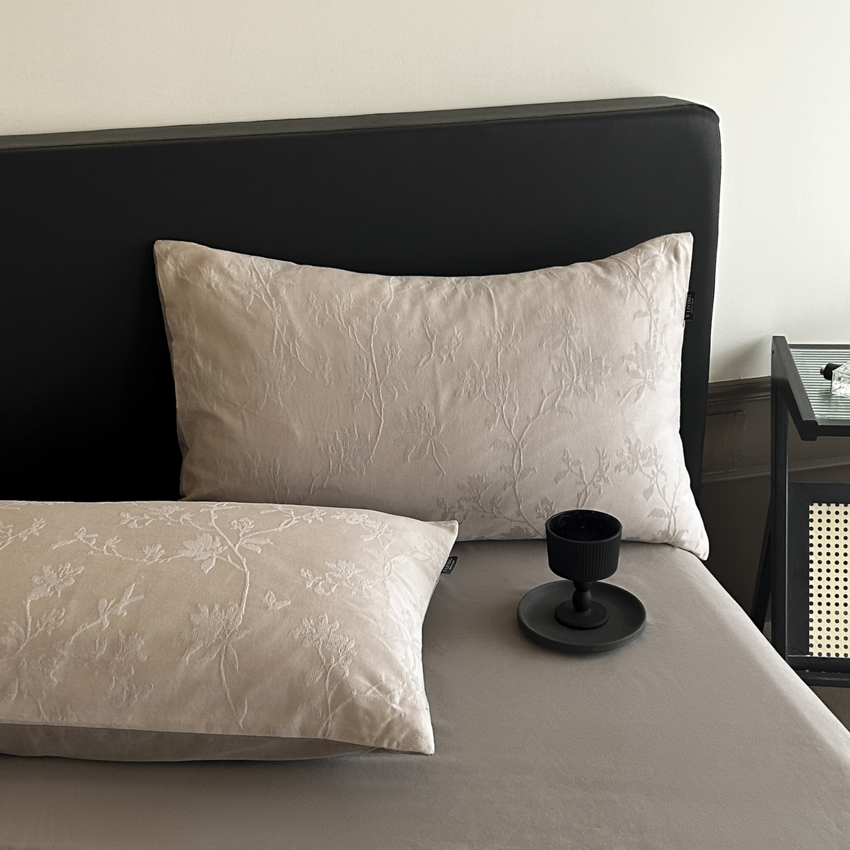 91家纺网 家纺一手货源 找家纺 宜代光年 2026年新款全棉纯棉厚织提花四件套系列（第一批花型） 花影-浅咖