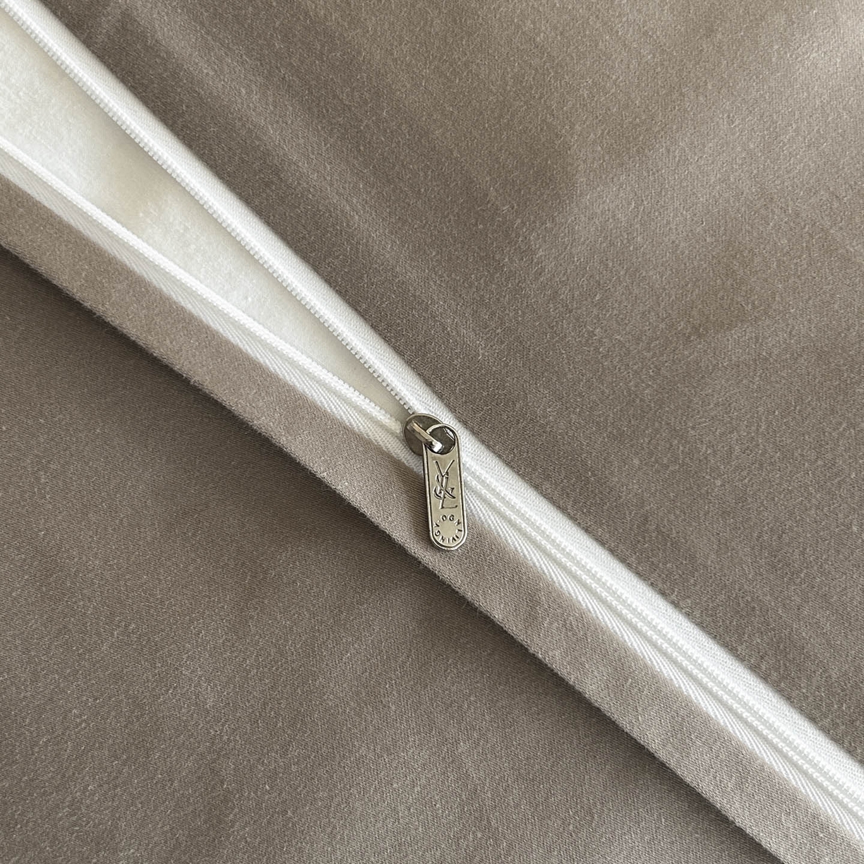 91家纺网 家纺一手货源 找家纺 宜代光年 2026年新款全棉纯棉厚织提花四件套系列（第一批花型） 花影-浅咖