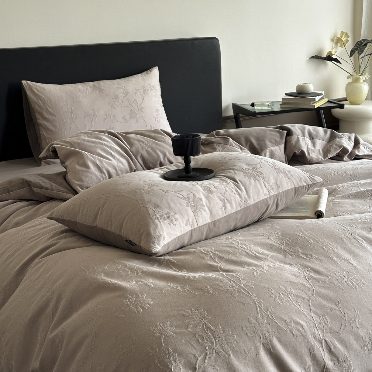 91家纺网 家纺一手货源 找家纺 宜代光年 2026年新款全棉纯棉厚织提花四件套系列（第一批花型） 花影-浅咖