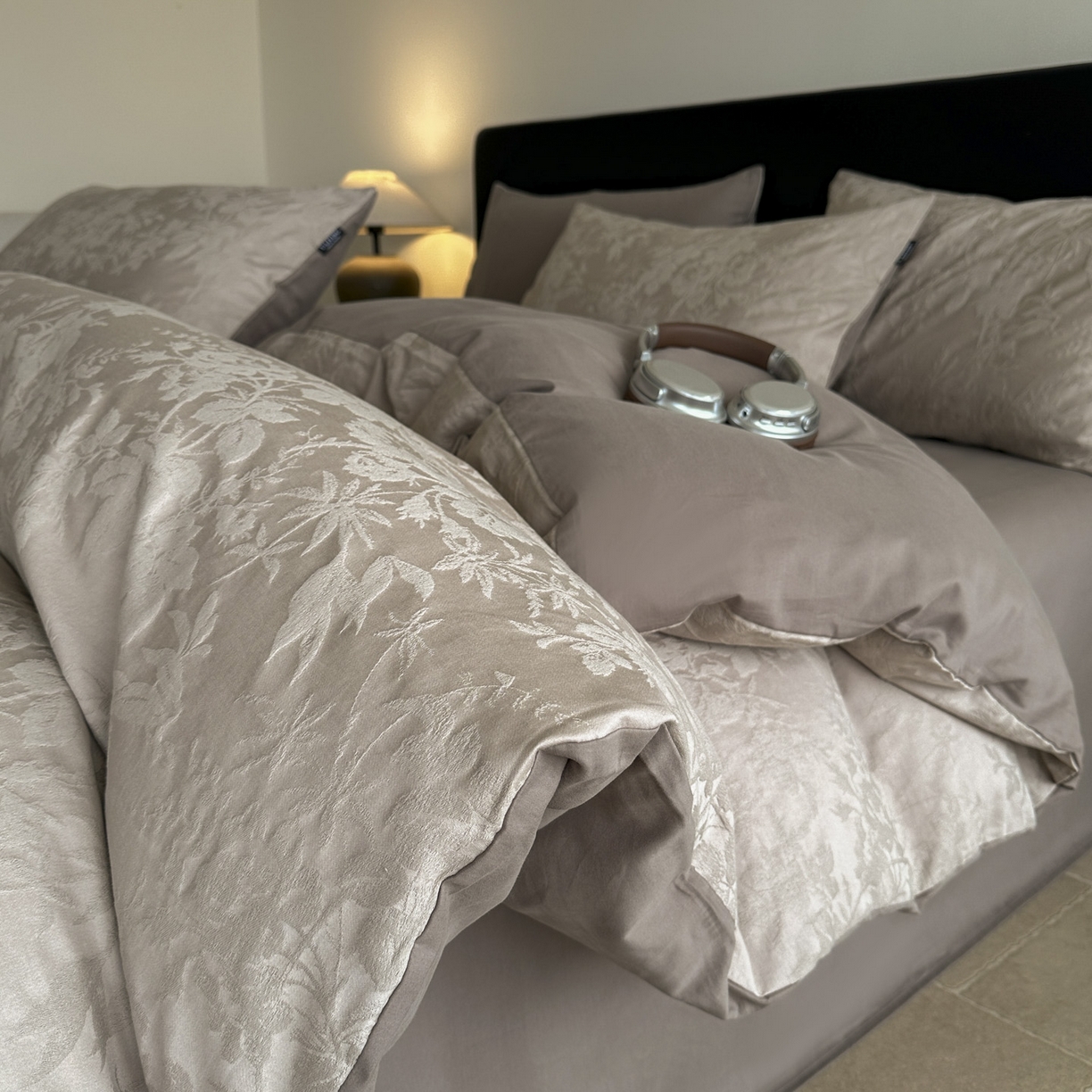 宜代光年 2026年新款全棉纯棉厚织提花四件套系列（第一批花型） 暗香疏影-浅咖