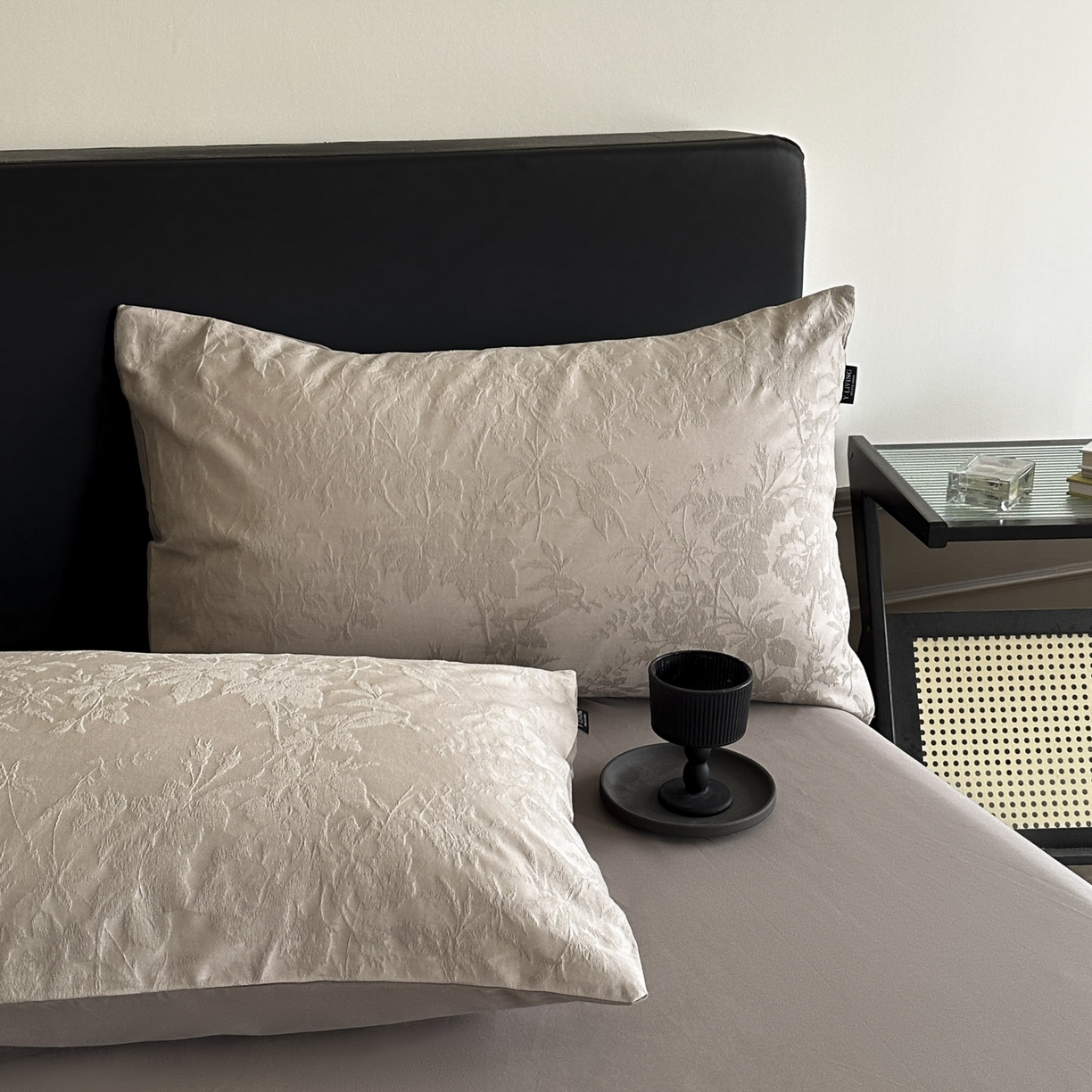 91家纺网 家纺一手货源 找家纺 宜代光年 2026年新款全棉纯棉厚织提花四件套系列（第一批花型） 暗香疏影-浅咖