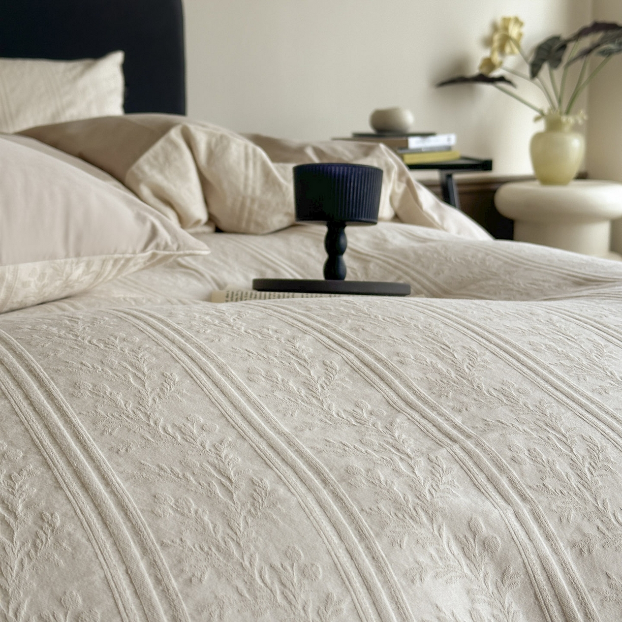 91家纺网 家纺一手货源 找家纺 宜代光年 2026年新款全棉纯棉厚织提花四件套系列（第一批花型） 森蔓-奶白