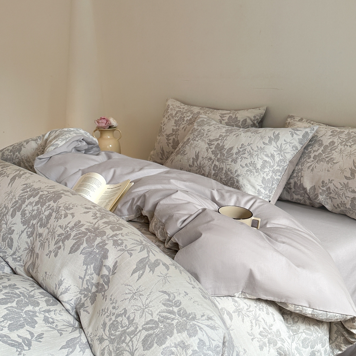 91家纺网 家纺一手货源 找家纺 宜代光年 2026新款60S水洗棉全棉纯棉三层纱色织提花单被套被套单件 繁花-灰