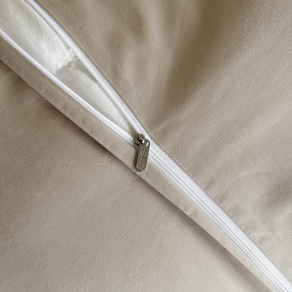 91家纺网 家纺一手货源 找家纺 宜代光年 2026年新款全棉纯棉厚织提花四件套系列（第一批花型） 阳光少年-奶白