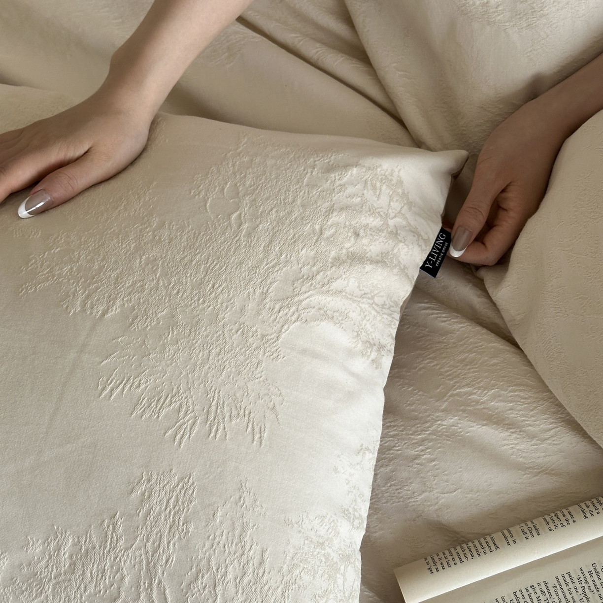 91家纺网 家纺一手货源 找家纺 宜代光年 2026年新款全棉纯棉厚织提花四件套系列（第一批花型） 小郁葱-奶白