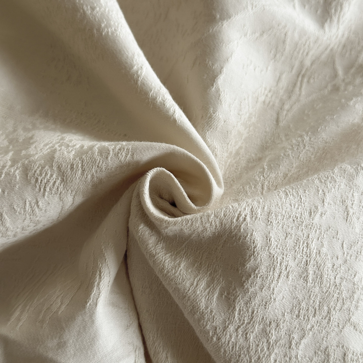 91家纺网 家纺一手货源 找家纺 宜代光年 2026年新款全棉纯棉厚织提花四件套系列（第一批花型） 小郁葱-奶白