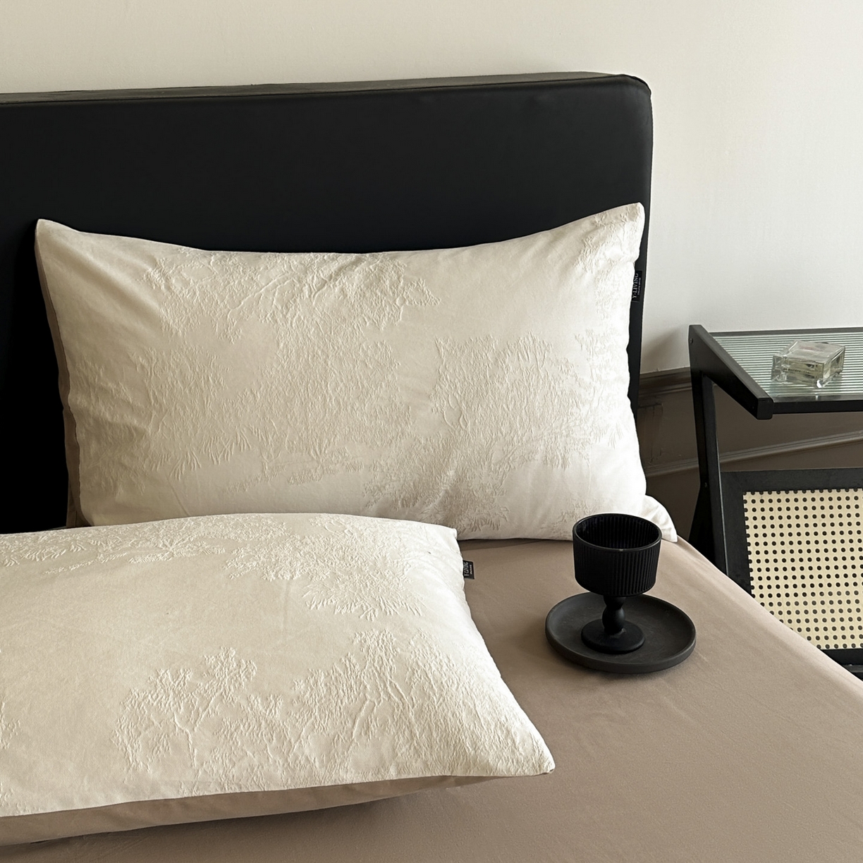 91家纺网 家纺一手货源 找家纺 宜代光年 2026年新款全棉纯棉厚织提花四件套系列（第一批花型） 小郁葱-奶白