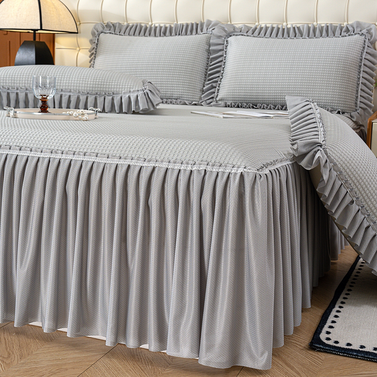 91家纺网 家纺一手货源 找家纺 归属 2026新款冰豆豆床裙款凉席凉豆豆长裙款凉席 中灰