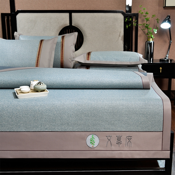 91家纺网 家纺一手货源 找家纺 小牛席业 2026新款加厚款-经典艾草养生席系列 艾草席-冰蓝（新角度）