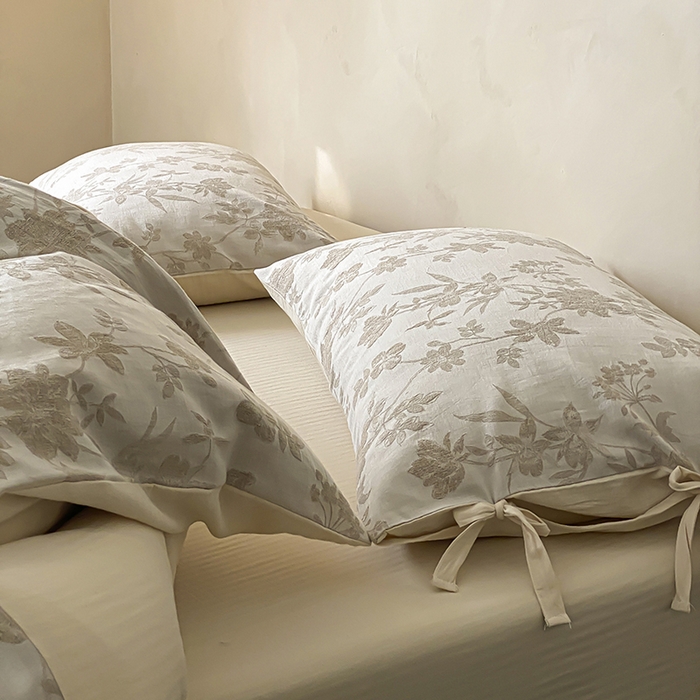 91家纺网 家纺一手货源 找家纺 宜代光年 2026新款棉麻人字纹提花四件套系列 枝蔓