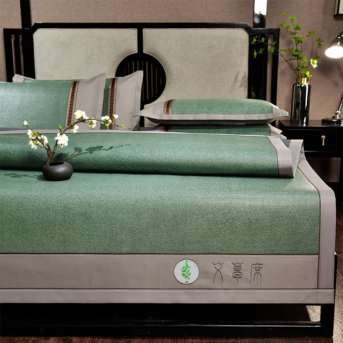 91家纺网 家纺一手货源 找家纺 小牛席业 2026新款加厚款-经典艾草养生席系列 艾草席-墨绿（新角度）