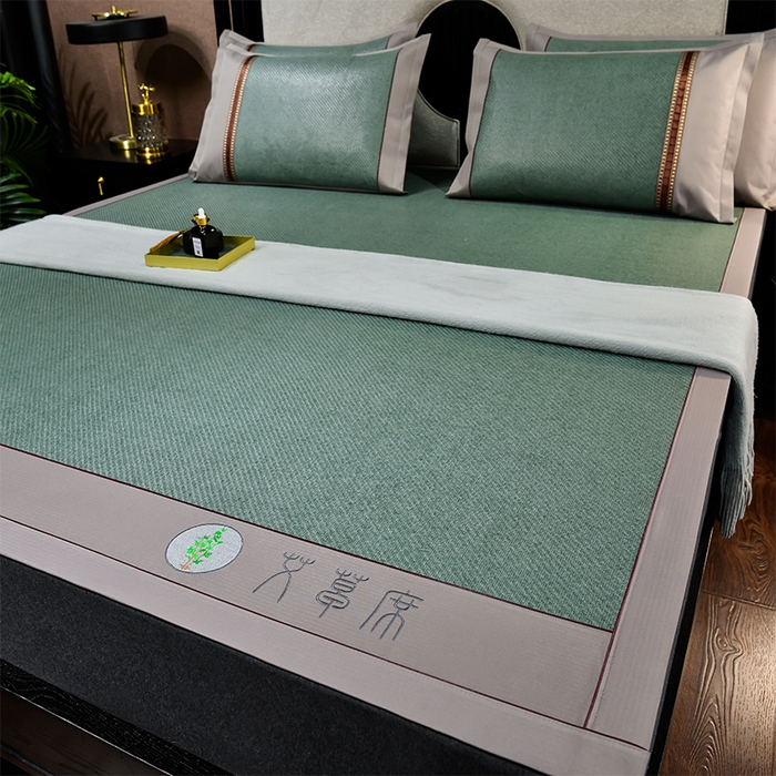 91家纺网 家纺一手货源 找家纺 小牛席业 2026新款加厚款-经典艾草养生席系列 艾草席-墨绿（新角度）