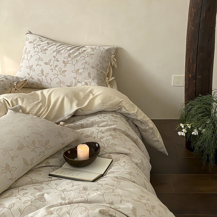 91家纺网 家纺一手货源 找家纺 宜代光年 2026新款棉麻人字纹提花四件套系列 漫影