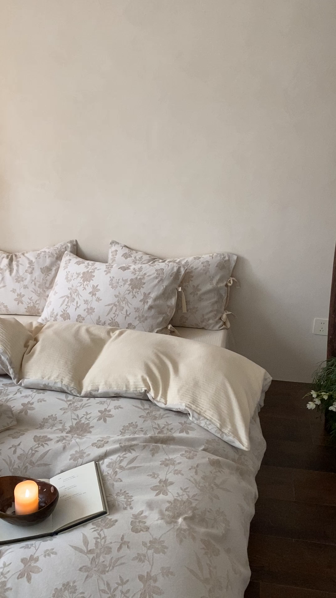 91家纺网 家纺一手货源 找家纺 宜代光年 2026新款棉麻人字纹提花四件套系列 枝蔓