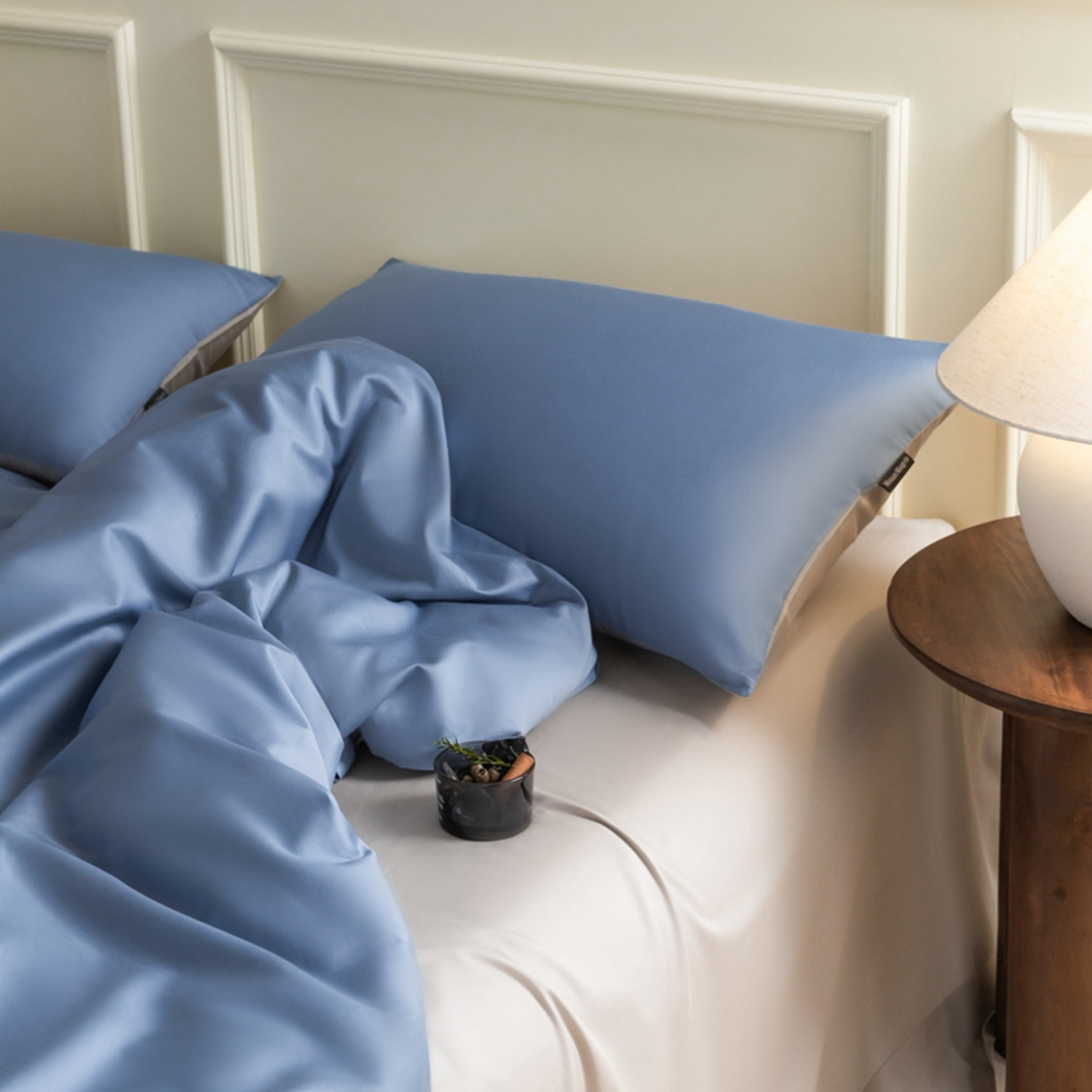 91家纺网 家纺一手货源 找家纺 秀色家纺 2026新款高端100pro新疆长绒棉床上四件套全棉纯棉四季纯色双拼高级感礼品团购四件套-米朵 米朵-静谧蓝+烟墨灰