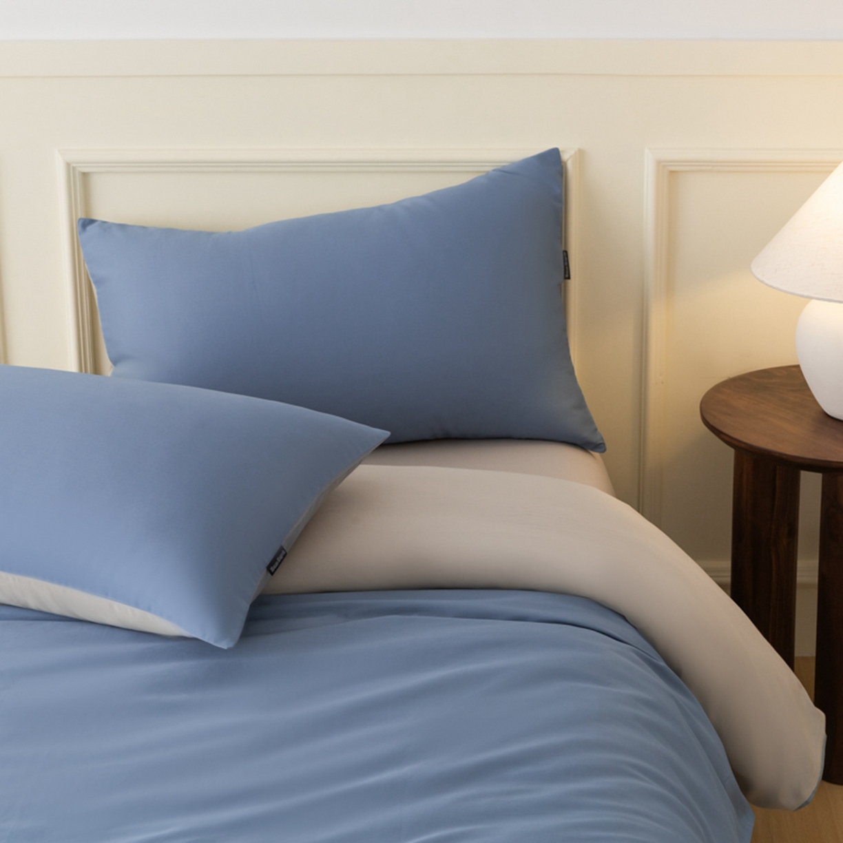 91家纺网 家纺一手货源 找家纺 秀色家纺 2026新款高端100pro新疆长绒棉床上四件套全棉纯棉四季纯色双拼高级感礼品团购四件套-米朵 米朵-静谧蓝+烟墨灰