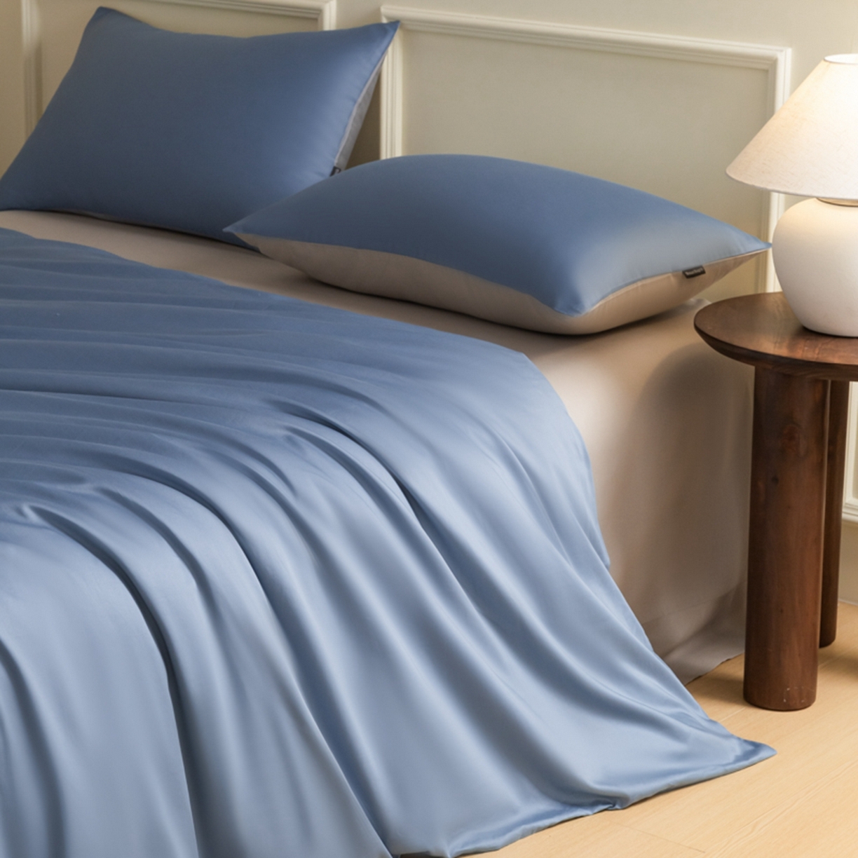 91家纺网 家纺一手货源 找家纺 秀色家纺 2026新款高端100pro新疆长绒棉床上四件套全棉纯棉四季纯色双拼高级感礼品团购四件套-米朵 米朵-静谧蓝+烟墨灰