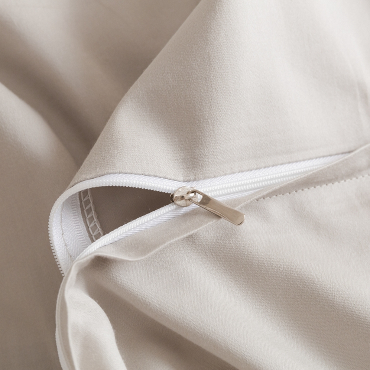 91家纺网 家纺一手货源 找家纺 秀色家纺 2026新款高端100pro新疆长绒棉床上四件套全棉纯棉四季纯色双拼高级感礼品团购四件套-米朵 米朵-静谧蓝+烟墨灰