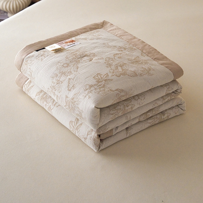 91家纺网 家纺一手货源 找家纺 宜代光年 2026新款60S水洗棉全棉纯棉三层纱色织提花夏被四件套系列 执笔水墨-咖