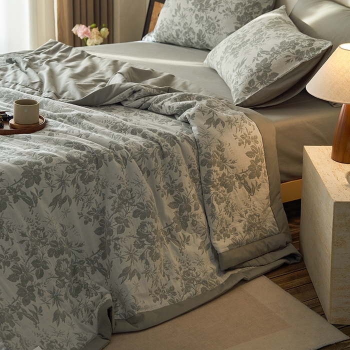 91家纺网 家纺一手货源 找家纺 （总）宜代光年 2026新款60S水洗棉全棉纯棉三层纱色织提花夏被四件套系列