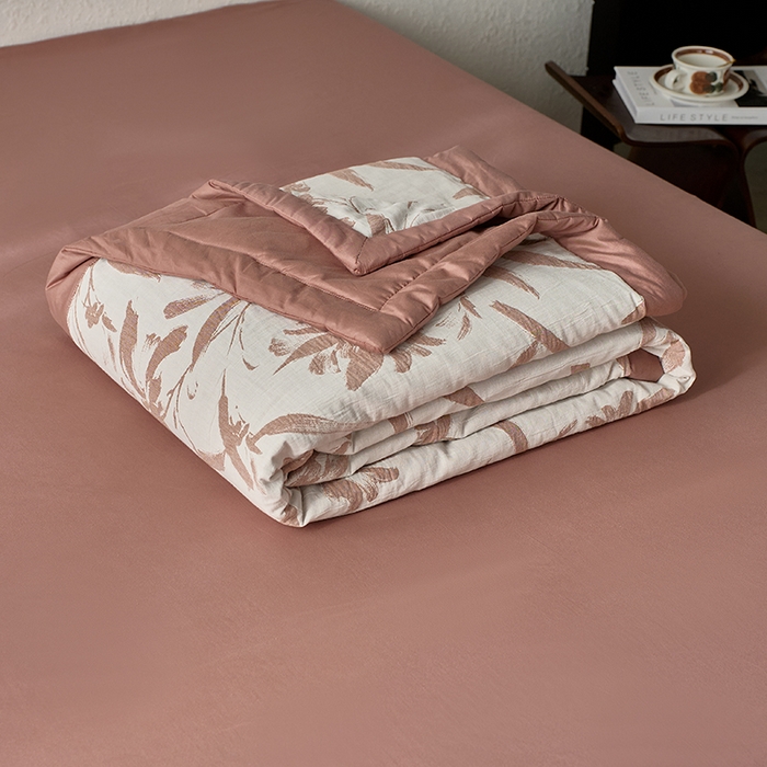 91家纺网 家纺一手货源 找家纺 宜代光年 2026新款60S水洗棉全棉纯棉三层纱色织提花夏被四件套系列 林逾静-橘