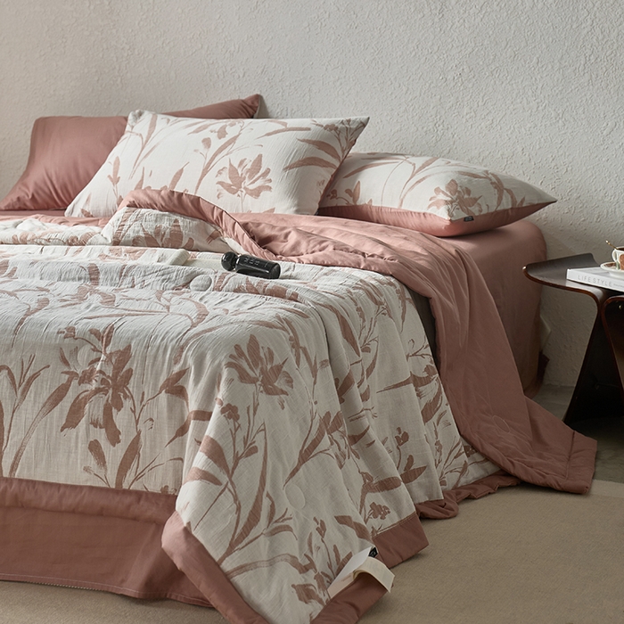 91家纺网 家纺一手货源 找家纺 宜代光年 2026新款60S水洗棉全棉纯棉三层纱色织提花夏被四件套系列 林逾静-橘