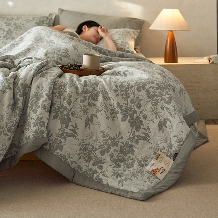 91家纺网 家纺一手货源 找家纺 宜代光年 2026新款60S水洗棉全棉纯棉三层纱色织提花夏被四件套系列 繁花-绿