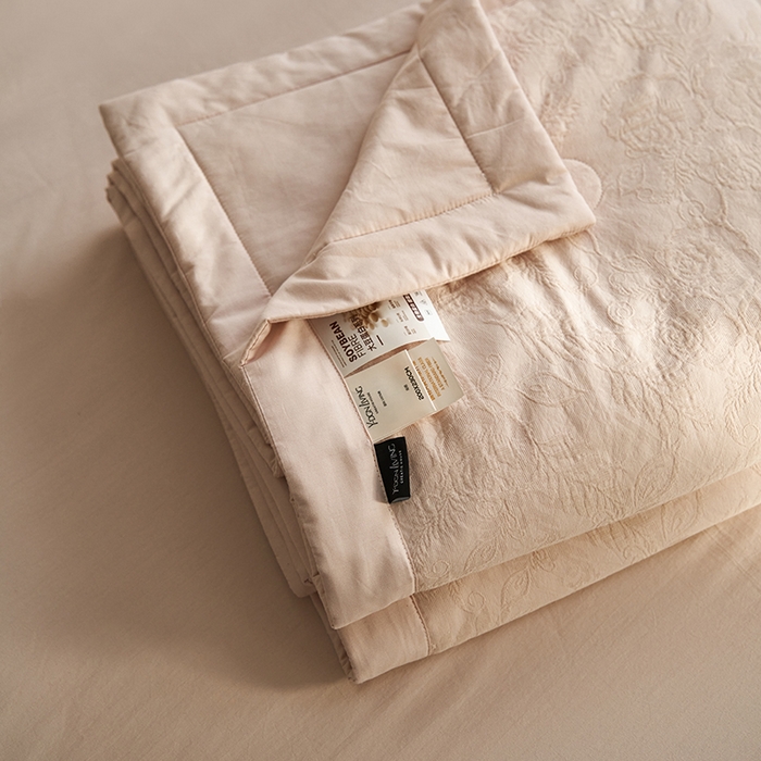 91家纺网 家纺一手货源 找家纺 宜代光年 2026新款60S水洗棉全棉纯棉三层纱色织提花夏被四件套系列 海棠