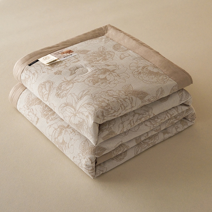 91家纺网 家纺一手货源 找家纺 宜代光年 2026新款60S水洗棉全棉纯棉三层纱色织提花夏被四件套系列 牡丹-咖