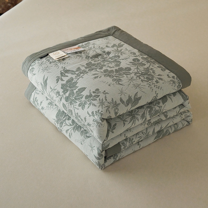 91家纺网 家纺一手货源 找家纺 宜代光年 2026新款60S水洗棉全棉纯棉三层纱色织提花夏被四件套系列 繁花-绿