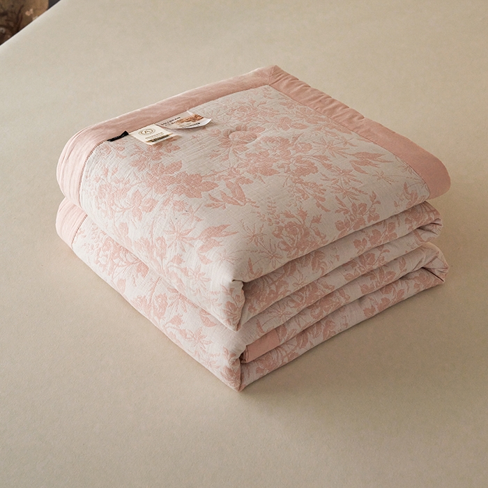 91家纺网 家纺一手货源 找家纺 宜代光年 2026新款60S水洗棉全棉纯棉三层纱色织提花夏被四件套系列 繁花-粉