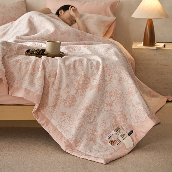 91家纺网 家纺一手货源 找家纺 宜代光年 2026新款60S水洗棉全棉纯棉三层纱色织提花夏被四件套系列 牡丹-粉