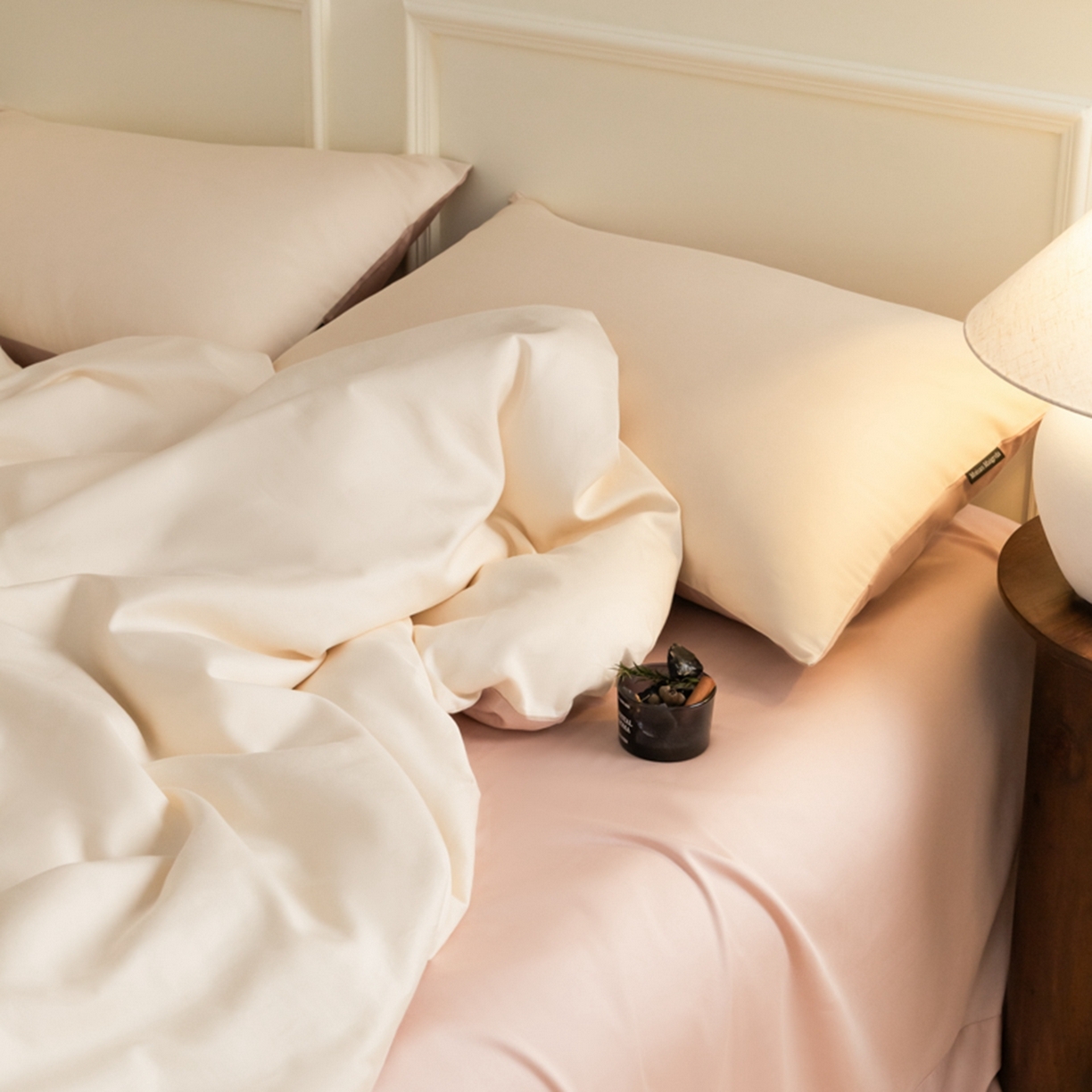 91家纺网 家纺一手货源 找家纺 秀色家纺 2026新款高端100pro新疆长绒棉床上四件套全棉纯棉四季纯色双拼高级感礼品团购四件套-米朵 米朵-蜜桃奶油