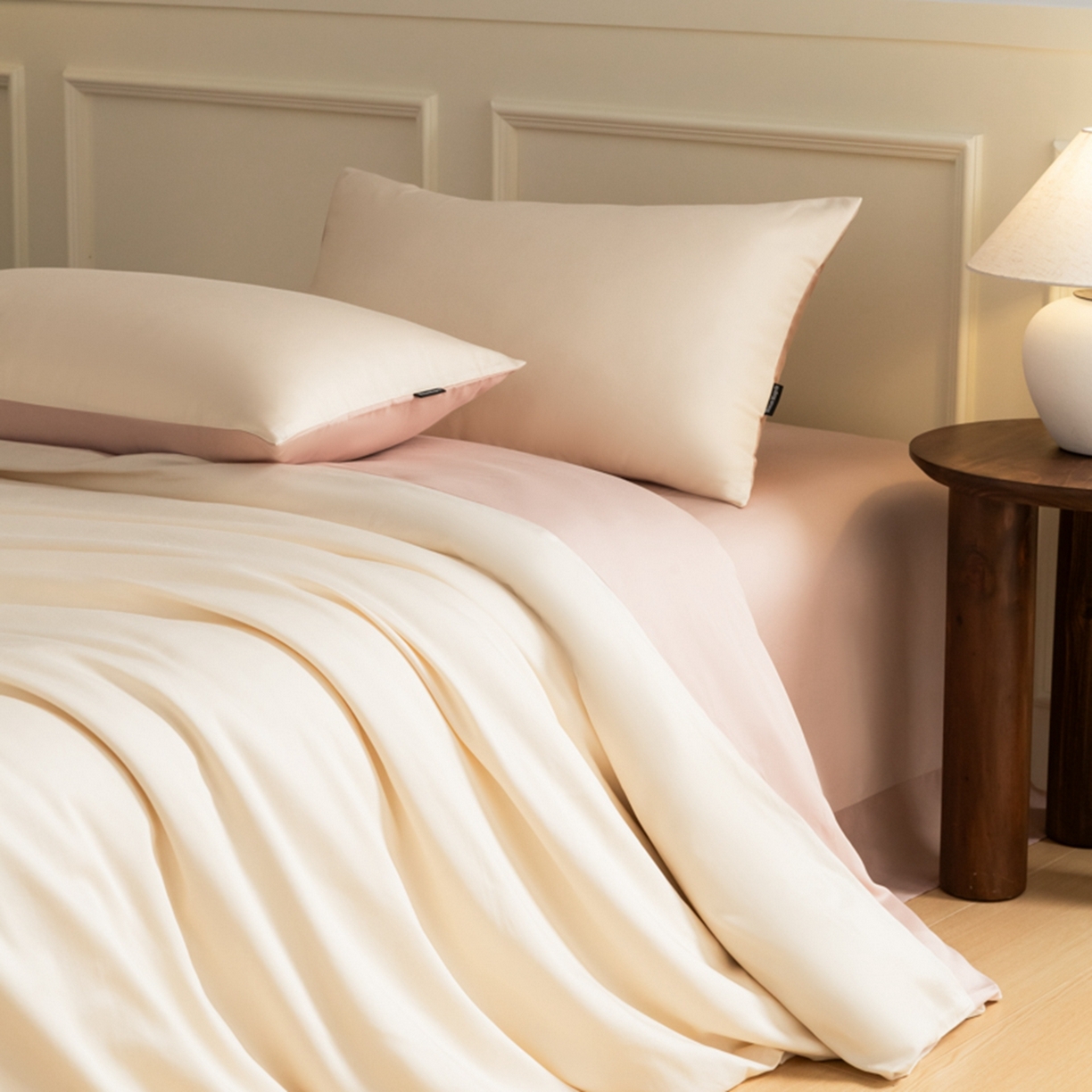 91家纺网 家纺一手货源 找家纺 秀色家纺 2026新款高端100pro新疆长绒棉床上四件套全棉纯棉四季纯色双拼高级感礼品团购四件套-米朵 米朵-蜜桃奶油