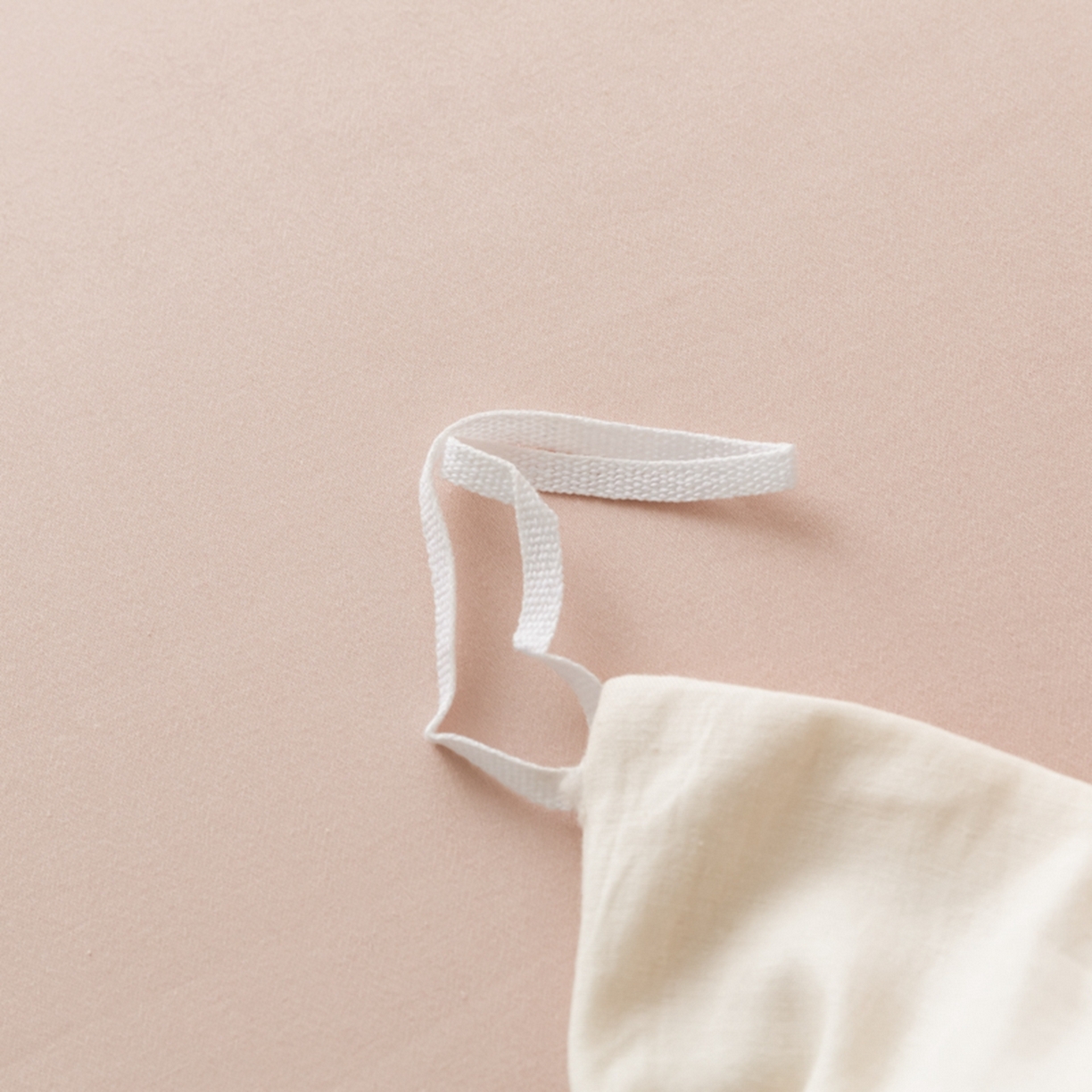 91家纺网 家纺一手货源 找家纺 秀色家纺 2026新款高端100pro新疆长绒棉床上四件套全棉纯棉四季纯色双拼高级感礼品团购四件套-米朵 米朵-蜜桃奶油